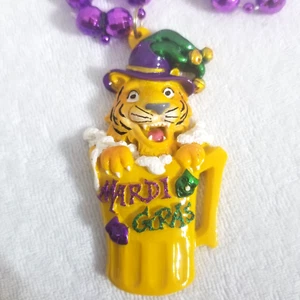 Mardi Gras Carnival Bead 20" LSU Tiger In Cup Necklace New Orleans Parade Throw - Picture 1 of 6