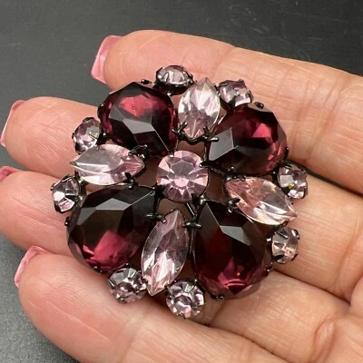 Broche prendedor vintage de vidrio facetado púrpura y rosa colgante acento plateado Foto 1 de 4