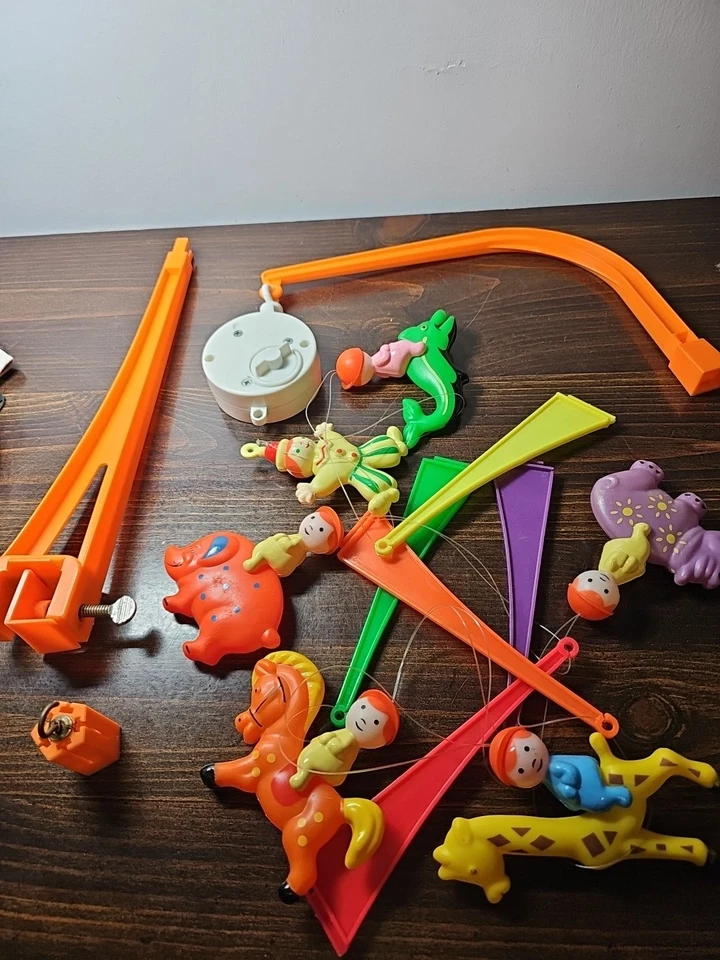 Stahlwood Cuna Móvil Circo Luz Plástico Animales Payaso 1968 Juguete Raro De Colección Foto 1 de 4