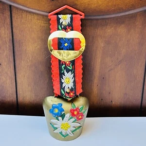 Bracelet brodé fleurs peintes à la main vintage 8" cloche vache laiton suisse chèvre mouton - Photo 1/14