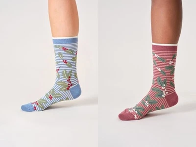 THOUGHT (BRAINTREE) THOUGHT BAMBOO LADIES' SOCKS-HOLLY & BERRIES STRIPE TA664B - BNWT