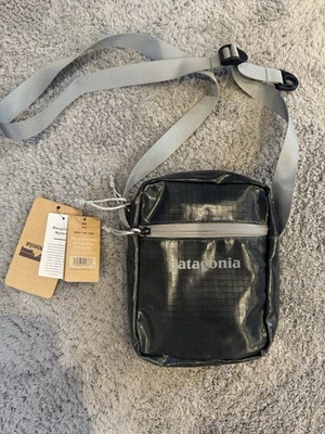 Patagonia Black Hole Mini Messenger Bag 12L Crossbody Bag Brand New with Tags - Image 1 of 4