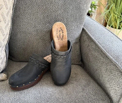 Zueco Kork-Ease Tilly en cuero negro para mujer talla 10 M 3” sandalias sin cordones de tacón Foto 1 de 4