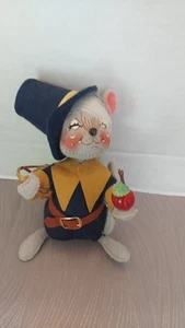 Bambola vintage 1998 Annalee Pilgrim Boy Mouse con cesto di mele 7" Ringraziamento - Foto 1 di 11