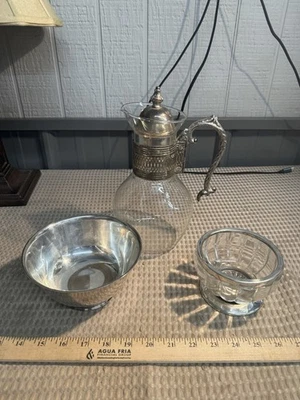 Lote de jarros de vidro Paul Revere Sons of Liberty Bowl & Oneida Silverplate - Imagem 1 de 4