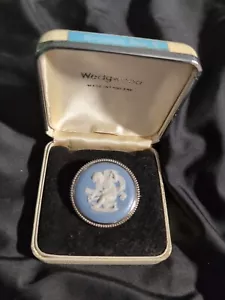 Vintage Cameo Wedgewood Blue Jasperware w/ Cupid in White Brooch Pin In Orig Box - Picture 1 of 10