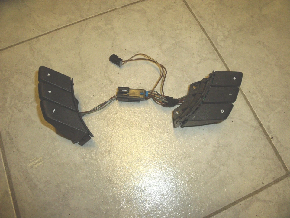 Lenkradfernbedienung für einen Opel Corsa C / Meriva A / Tigra TwinTop - Bild 1 von 1