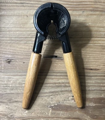 Cascanueces con mango de madera vintage - Galleta con carcasa de metal de alta resistencia - Herramienta de cocina Foto 1 de 4