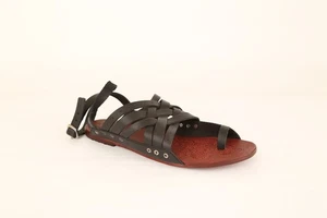 Free People Belize Black Leather Strappy Sandals Women’s 10 EU41 Toe Loop Chic - Picture 1 of 7