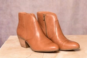 Women's Vintage Frye Tan Booties, faux Leather Low Heel size 9.5 - Picture 1 of 7