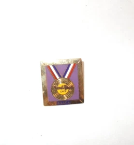 HARD ROCK CAFE STAFF LOGO PIN ATLANTA *GOLD RECORD ON RIBBON * NOS - Picture 1 of 4