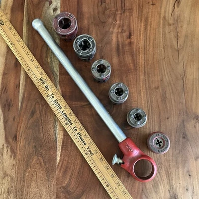 Juego de troqueles roscadora de tubo de trinquete Ridgid 00-R 1/8”-3/4” 6 troqueles mango y soporte de troqueles Foto 1 de 4