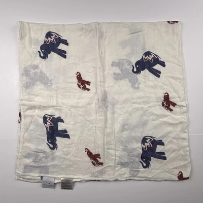 Manta de bambú para bebé Aden + Anais roja blanca azul elefantes unos 44x48 Foto 1 de 4