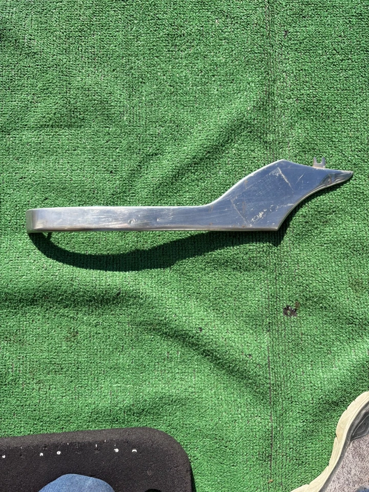 1951 1952 Chevrolet Fleetline Styleline 2 door gravel guard drivers side 51 52 Foto 1 de 4