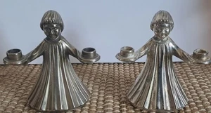 ZWEI Vintage figürlicher Kleinkind Kerzenständer versilbert Chor Arme halten - Bild 1 von 7