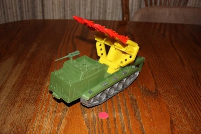 MPC Army Tank & Fully-Functional Yellow 4-Missile Nike Launcher/Red Missiles - Image 1 of 4