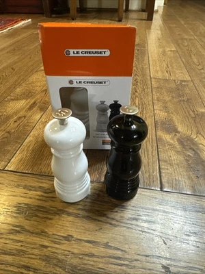 Juego de molinillo de sal y pimienta Le Creuset 5" en blanco y negro - Foto 1 de 4