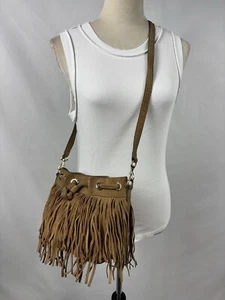 Rebecca Minkoff Fiona Mini Bucket Bag Hellbraune Umhängetasche aus Wildleder mit Fransen - Bild 1 von 15