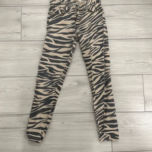 Zara girls tiger print jeans size 10 - Picture 1 of 6