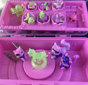 Juego de Cartones de la Familia Hatchimals Rainbow-cation Wolf 10 Personajes Incompleto - Imagen 1 de 10