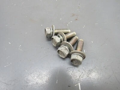 Крепление болтов топливной рейки Nissan 350Z VQ 2007-2009 OEM - Изображение 1 из 4