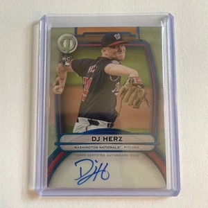 2025 Topps Tribute - Tribute Autographs DJ Herz #TA-DH Blue /150 (AU, RC) - Foto 1 di 2