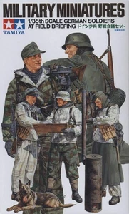 Tamiya 1/35 scale WW2 German Soldiers Late war Winter Uniform Field Briefing - Picture 1 of 7
