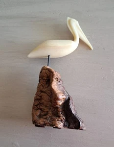 John Perry Pelican Sculpture Statue Bird On Burl Wood Beach Decor Vintage - Picture 1 of 3