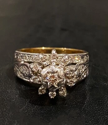 Anillo de compromiso de diamantes de oro blanco y amarillo de 18 quilates + 2 bandas de diamantes (juego de 3 en 1) Foto 1 de 4