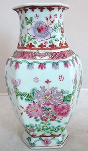 Jarrón de porcelana rosa familiar de exportación china antigua con forma hexagonal inusual de 6" - Imagen 1 de 12