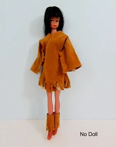 Vintage Maddie MOD Clone Barbie - FRINGE FINTA PELLE SCAMOSCIATA CAPPOTTO STIVALI & COVERS Hong Kong - Foto 1 di 13