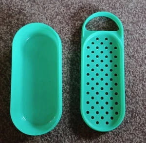 Práctico rallador de queso Tupperware de colección guardador ovalado verde jadeíta 1375 1374 - Imagen 1 de 3