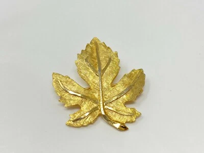 Vintage Signed CORO Goldtone Maple Leaf Brooch Pin - Image 1 of 4
