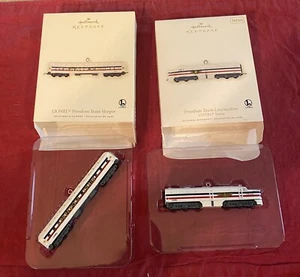 Hallmark Keepsake Lionel Train Sleeper & Locomotive - Picture 1 of 5