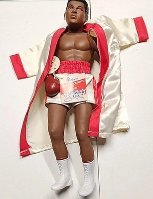 Muñeca Effanbee Boxeo Muhammad Ali 1986 18"" Sin caja Ligeramente raspada en la bata" Foto 1 de 4
