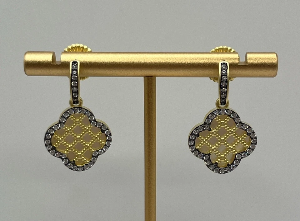 Brincos Freida Rothman madrepérola Brooklyn mosaico cruz trevo NOVO - Imagem 1 de 4