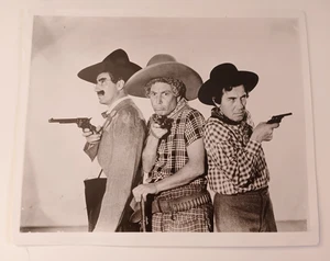 THE MARX BROTHERS IN "GO WEST" - 8X10 PUBLICITY PHOTO - Picture 1 of 3