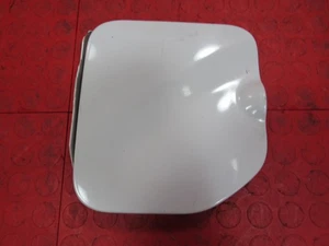 Cubierta de tapa de llenado de puerta de gas combustible blanco 5719 12-21 Nissan NV1500 NV2500 NV3500 - Imagen 1 de 10