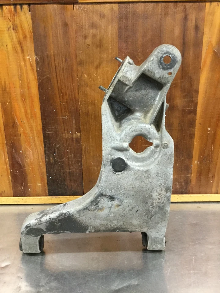 Brazo de suspensión trasero izquierdo original Triumph TR6 • 308225 V3110. KT1131 Foto 1 de 4