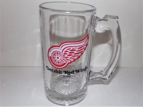 NEW DETROIT RED WINGS NHL GLASS MUG/STEIN! GREAT FOR YOUR COLLECTION OR GIFT! Cover