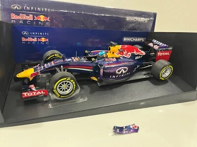 Minichamps 1:18 INFINITI RED BULL RACING RB10 SEBASTIAN VETTEL 2014 Modellauto - Bild 1 von 4