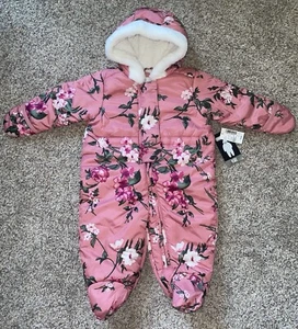 Kinder Place Schneeanzug rosa 6-9 Monate Baby Mädchen Puffer Kapuze isoliert Neu mit Etikett - Bild 1 von 9