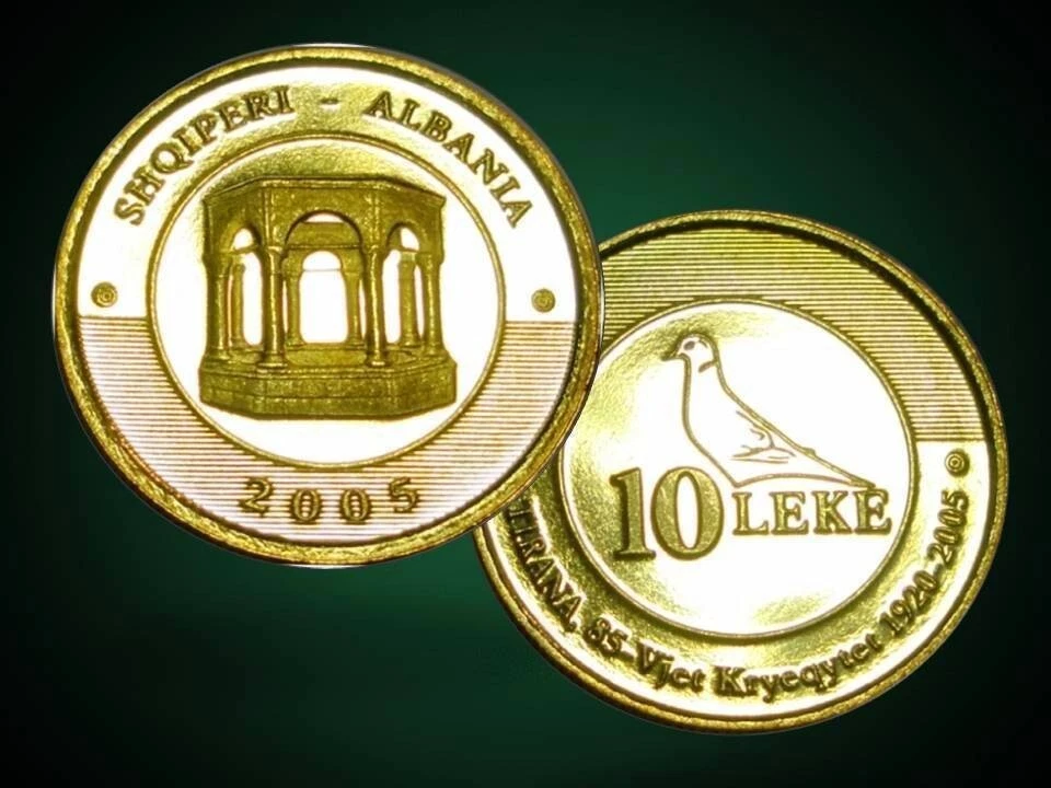 ALBANIA 2005 - Moneda 10 Leke " 85 años capital Tirana 1920- 2005 "- UNC Foto 1 de 1