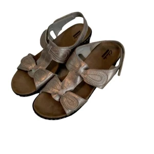 Clarks Collection Damen-Sandalen Größe 10 goldfarben metallic weich gepolstert bequemer Schuh - Bild 1 von 10