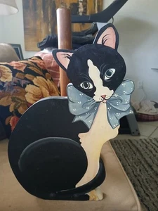 Vintage handbemalte schwarz & weiße Katze mit blauer Schleife Papierrollenhalter 15"x 8,5" - Bild 1 von 12