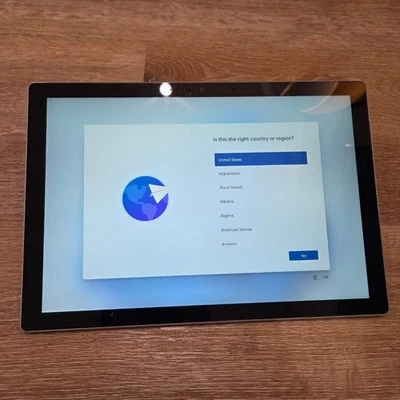 Microsoft Surface Pro 6 (1796) 12.3" Tablet i5 8GB 128GB WiFi SILVER WINDOWS 11 - Image 1 of 4