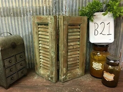 Small Green Antique Farmhouse Shutter, Wood Shutter, Architectural Salvage B21 - Image 1 of 4