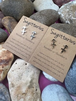 Aretes del zodiaco, tachuelas del mes de nacimiento, aretes de cumpleaños, tachuelas con signo de estrella Foto 1 de 4