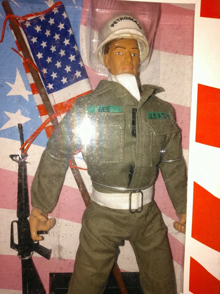 1997 Soldiers of The World Vietnam War Color Guard Poseable Figure Inbox