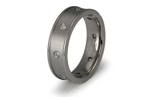 Anillo de titanio de 8 mm para hombre banda espaciado biselado circonita cúbica piedras cepilladas ajuste cómodo - Imagen 1 de 2